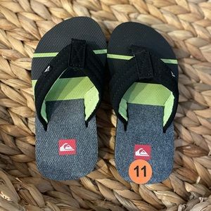 Quicksilver boy flip flops